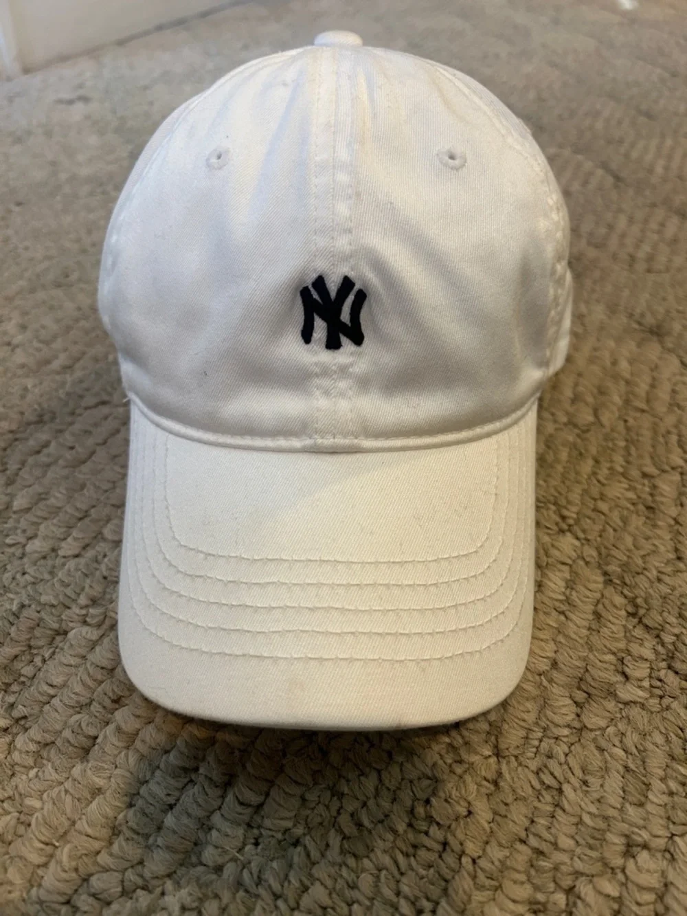 New York Yankees White Baseball Cap with Navy Logo-Flex fit
